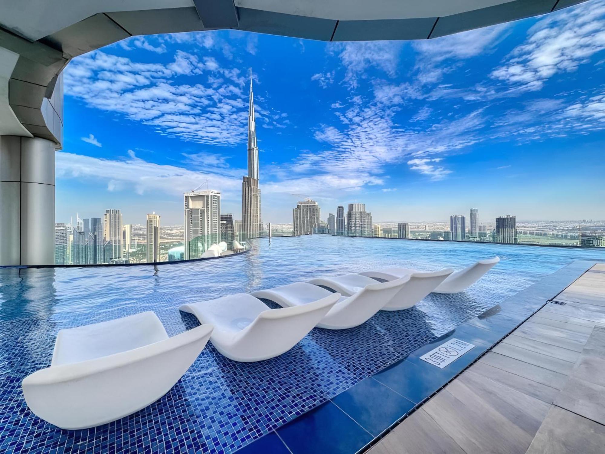 Famous Infinity Pool 64th Floor Near Burj Khalifa Dubai