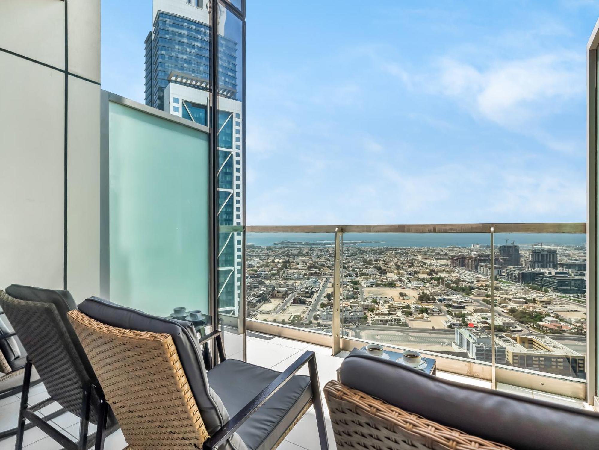 Famous Infinity Pool 64th Floor Near Burj Khalifa Apartment *