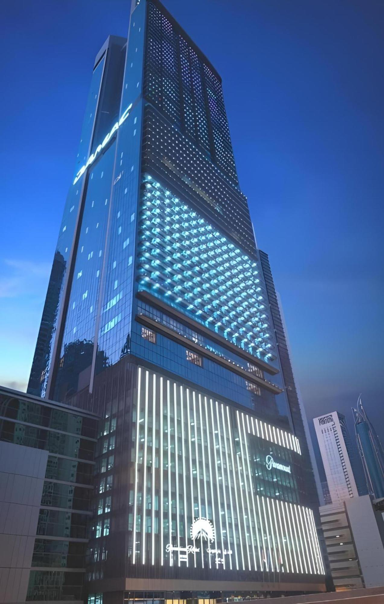 Famous Infinity Pool 64th Floor Near Burj Khalifa Dubai