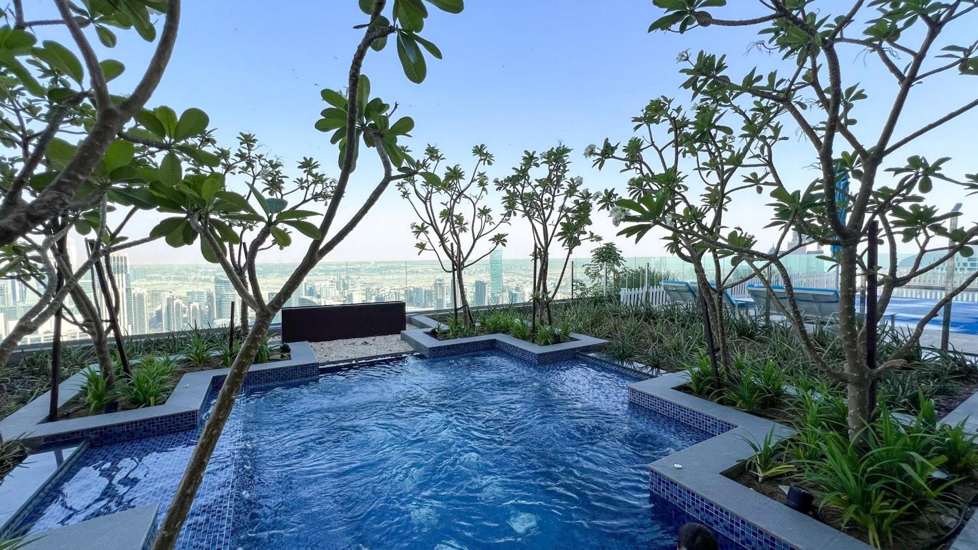 Famous Infinity Pool 64th Floor Near Burj Khalifa Dubai