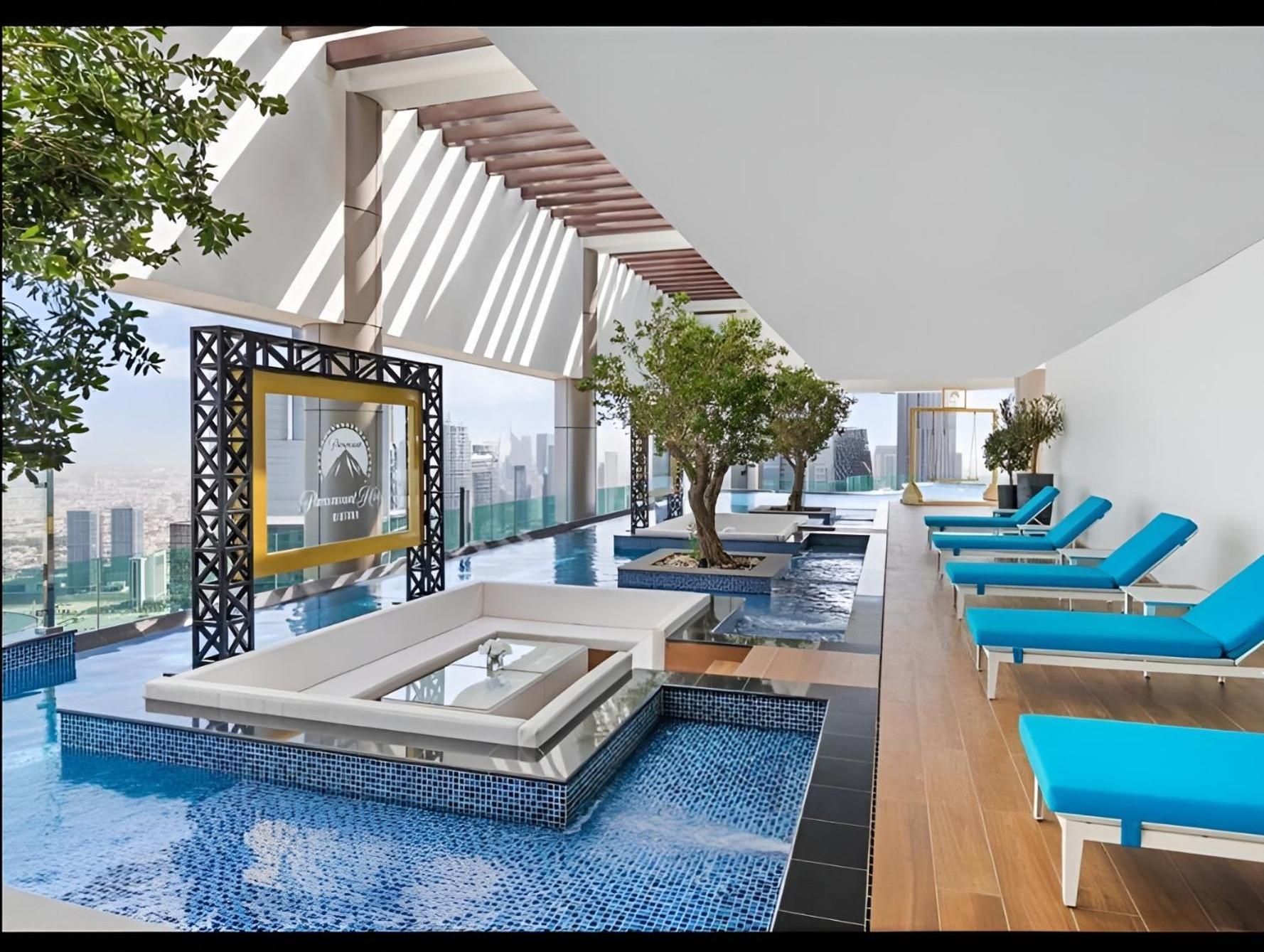 Famous Infinity Pool 64th Floor Near Burj Khalifa